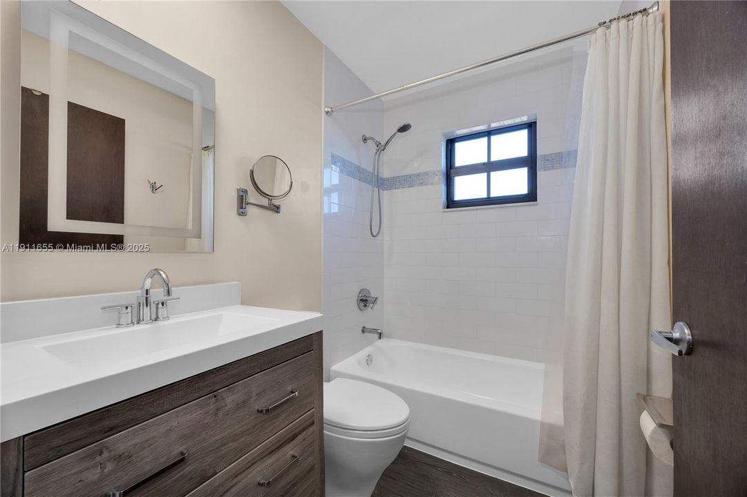 Active With Contract: $4,450 (3 beds, 2 baths, 1733 Square Feet)
