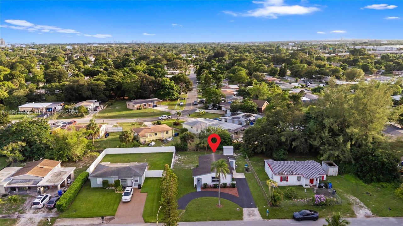 Под контрактом: $365,000 (3 спален, 1 ванн, 936 Квадратных фут)