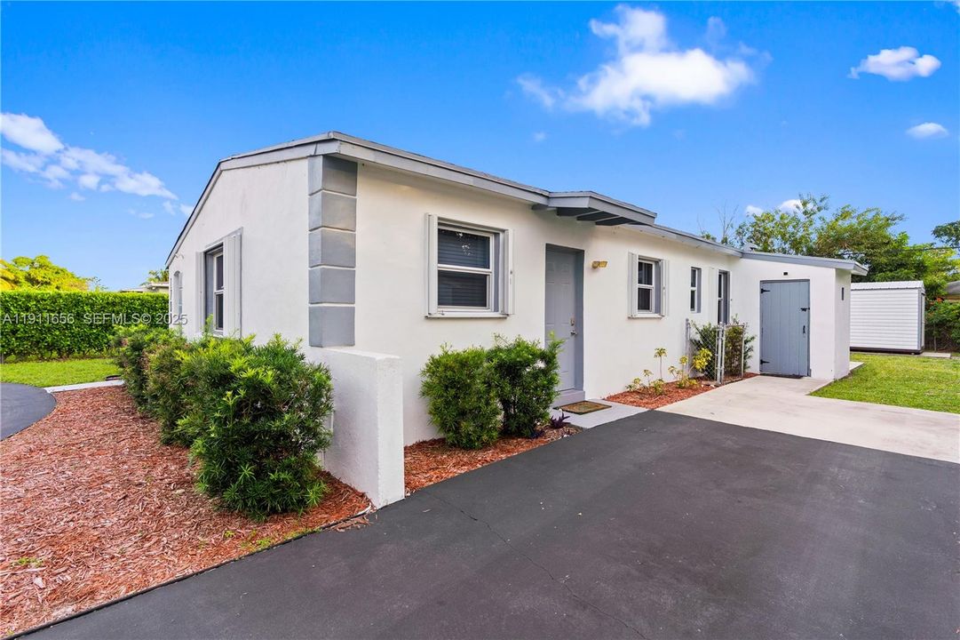 Под контрактом: $365,000 (3 спален, 1 ванн, 936 Квадратных фут)