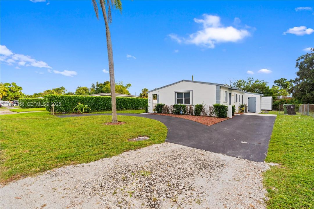 Под контрактом: $365,000 (3 спален, 1 ванн, 936 Квадратных фут)