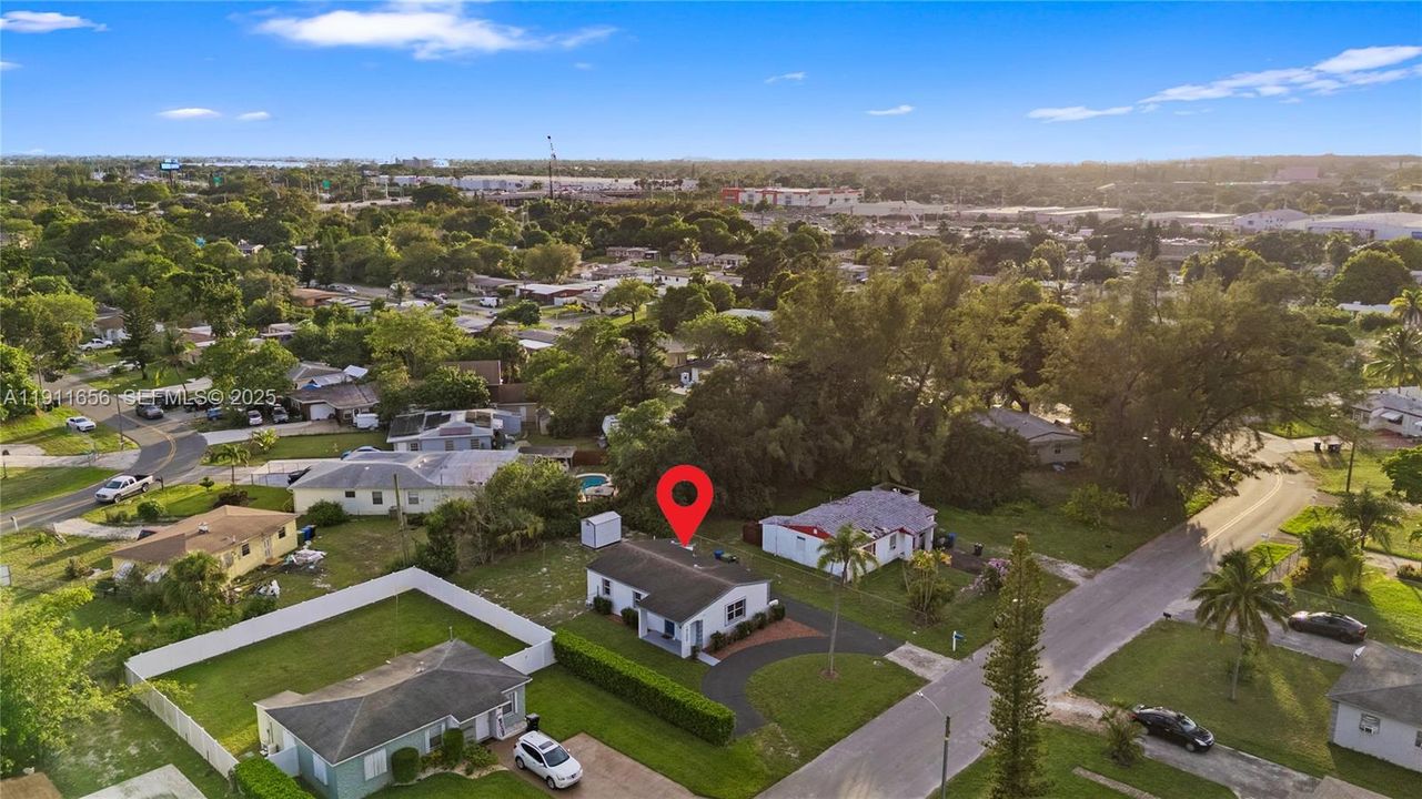 Под контрактом: $365,000 (3 спален, 1 ванн, 936 Квадратных фут)