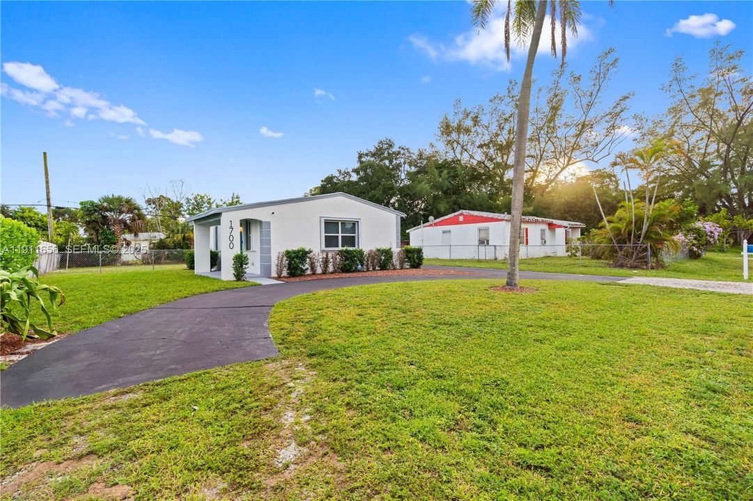 Под контрактом: $365,000 (3 спален, 1 ванн, 936 Квадратных фут)