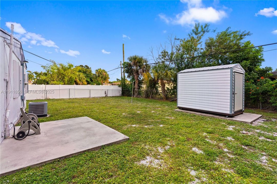 Под контрактом: $365,000 (3 спален, 1 ванн, 936 Квадратных фут)