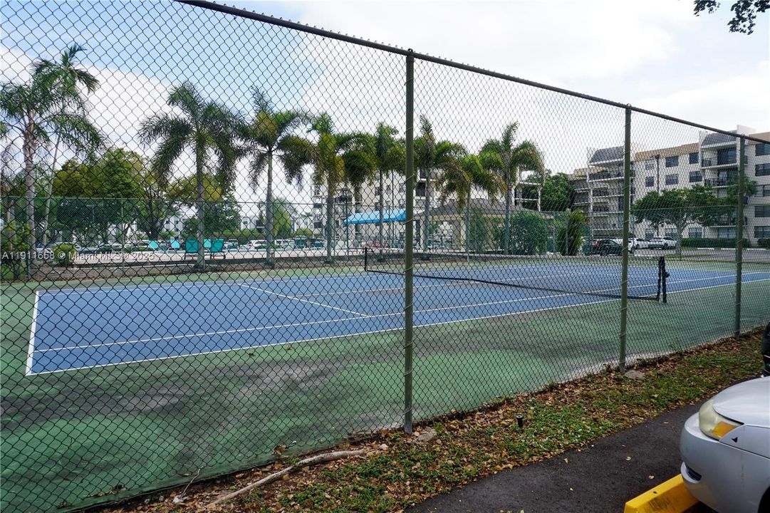 For Sale: $100,000 (1 beds, 1 baths, 808 Square Feet)