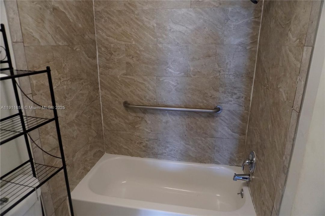 For Sale: $100,000 (1 beds, 1 baths, 808 Square Feet)