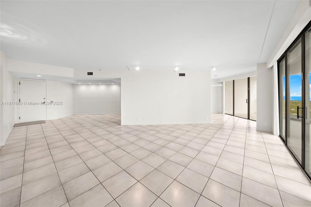 Active With Contract: $599,000 (2 beds, 2 baths, 1522 Square Feet)