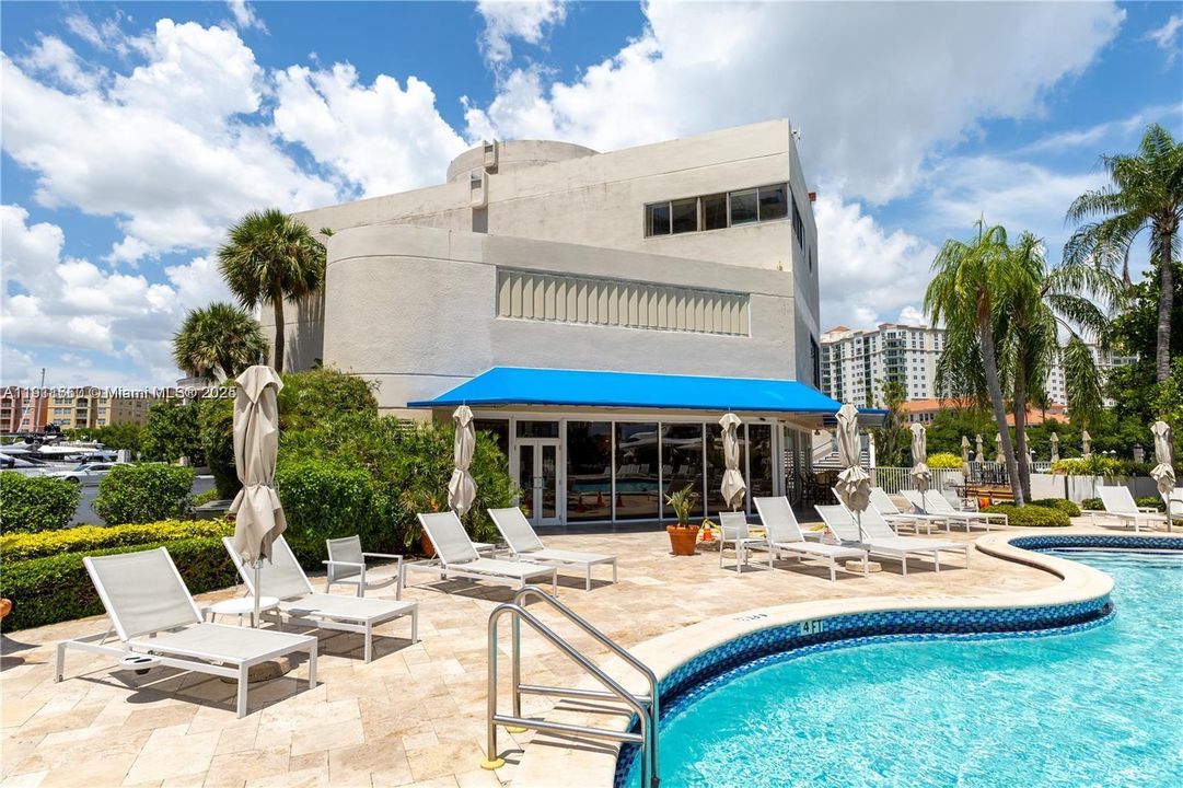 Active With Contract: $599,000 (2 beds, 2 baths, 1522 Square Feet)