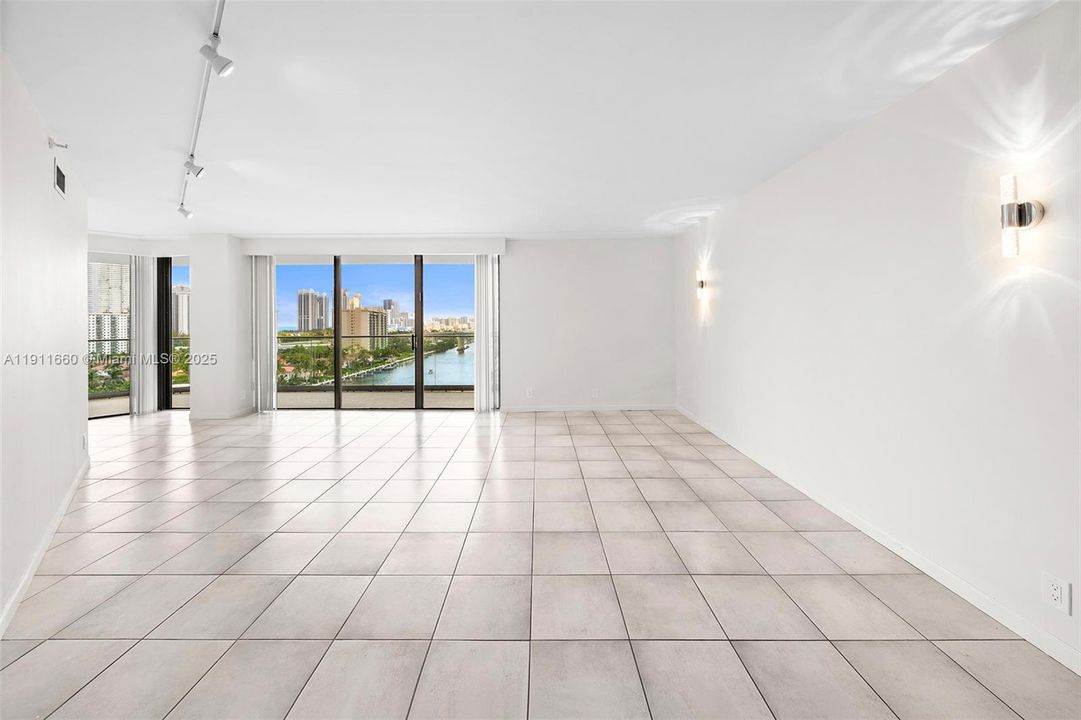 Active With Contract: $599,000 (2 beds, 2 baths, 1522 Square Feet)