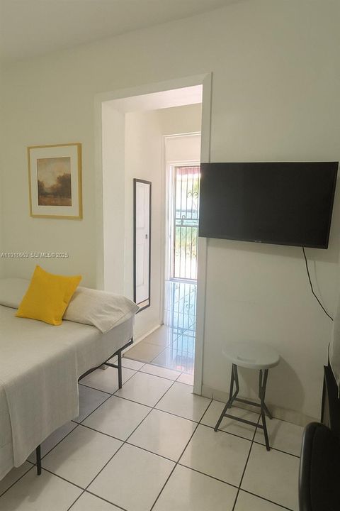 待售: $815,000 (5 贝兹, 5 浴室, 1716 平方英尺)