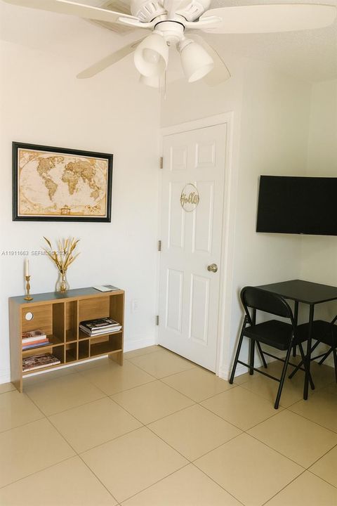 待售: $815,000 (5 贝兹, 5 浴室, 1716 平方英尺)