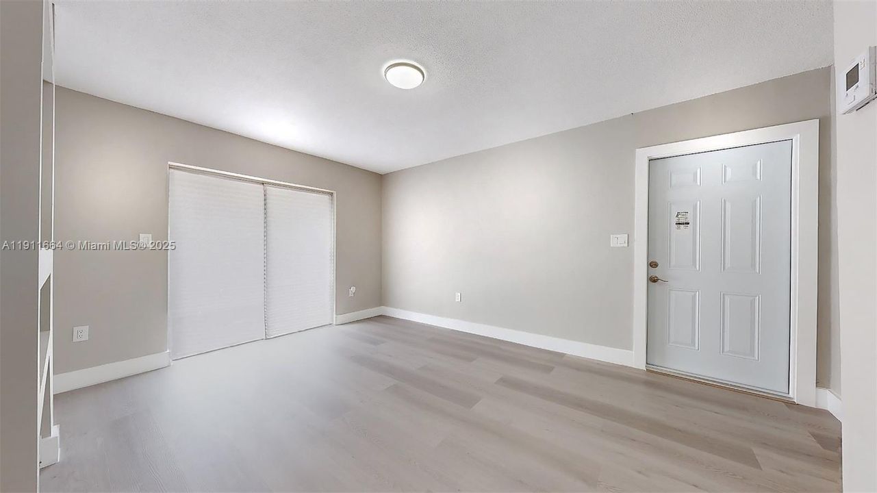 Недавно арендовано: $2,250 (2 спален, 1 ванн, 845 Квадратных фут)