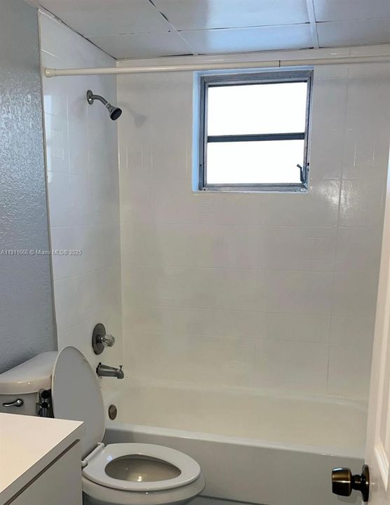 For Sale: $245,000 (2 beds, 2 baths, 870 Square Feet)