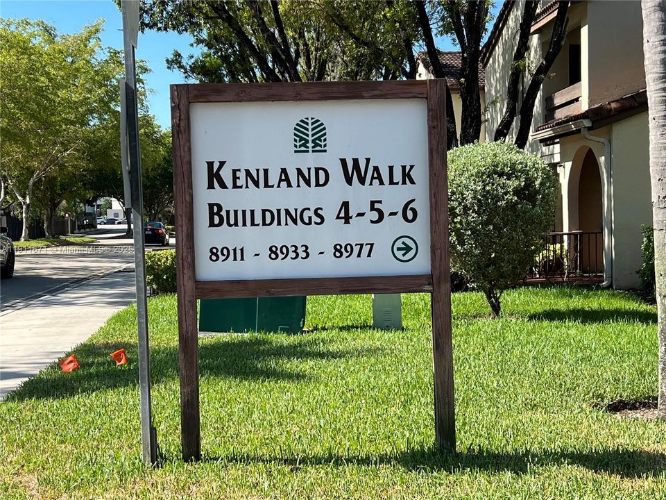 Use this entrance to have better access to parking.