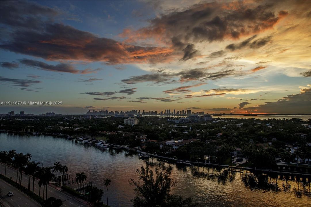 待售: $4,500,000 (3 贝兹, 4 浴室, 2594 平方英尺)