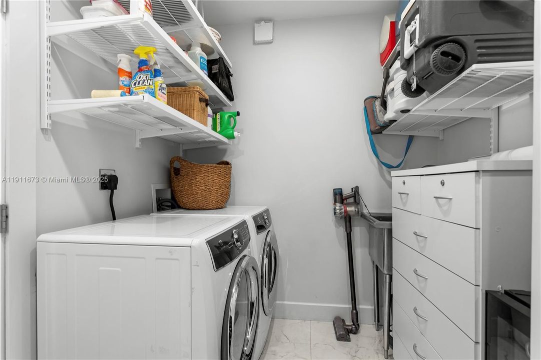 待售: $4,500,000 (3 贝兹, 4 浴室, 2594 平方英尺)