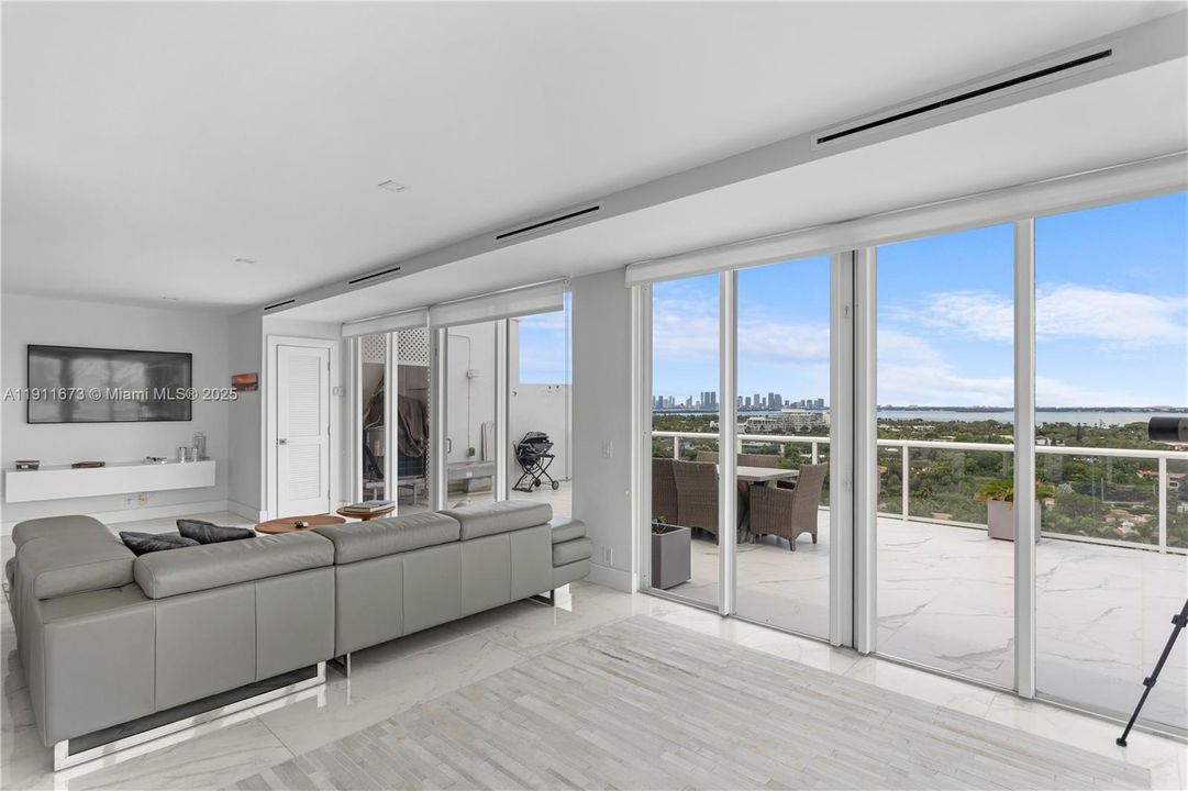 待售: $4,500,000 (3 贝兹, 4 浴室, 2594 平方英尺)