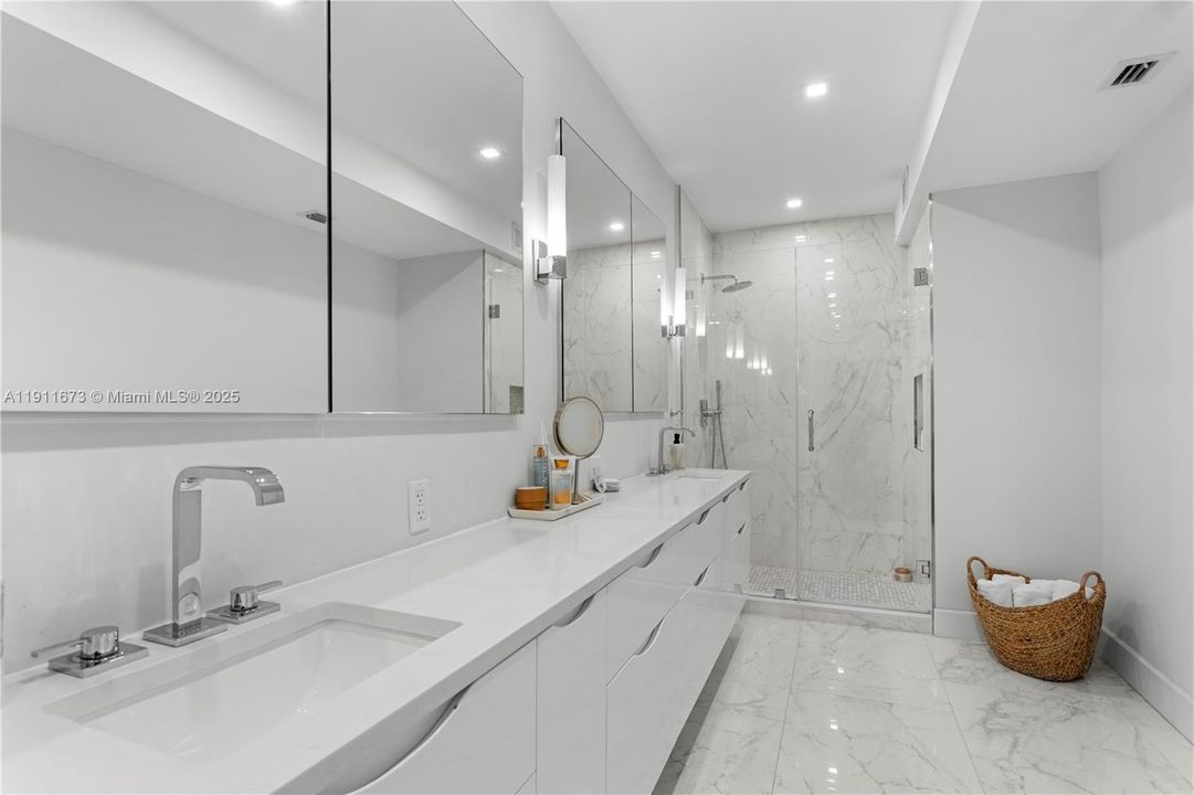 待售: $4,500,000 (3 贝兹, 4 浴室, 2594 平方英尺)