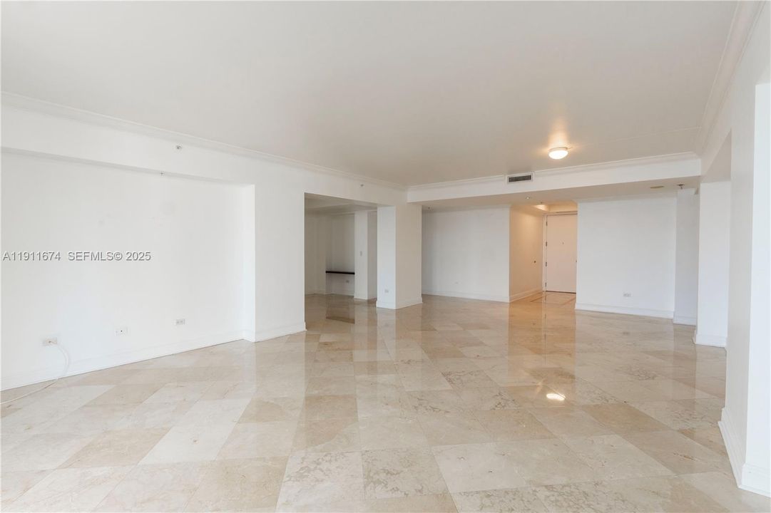 Recently Rented: $6,650 (2 beds, 2 baths, 1919 Square Feet)