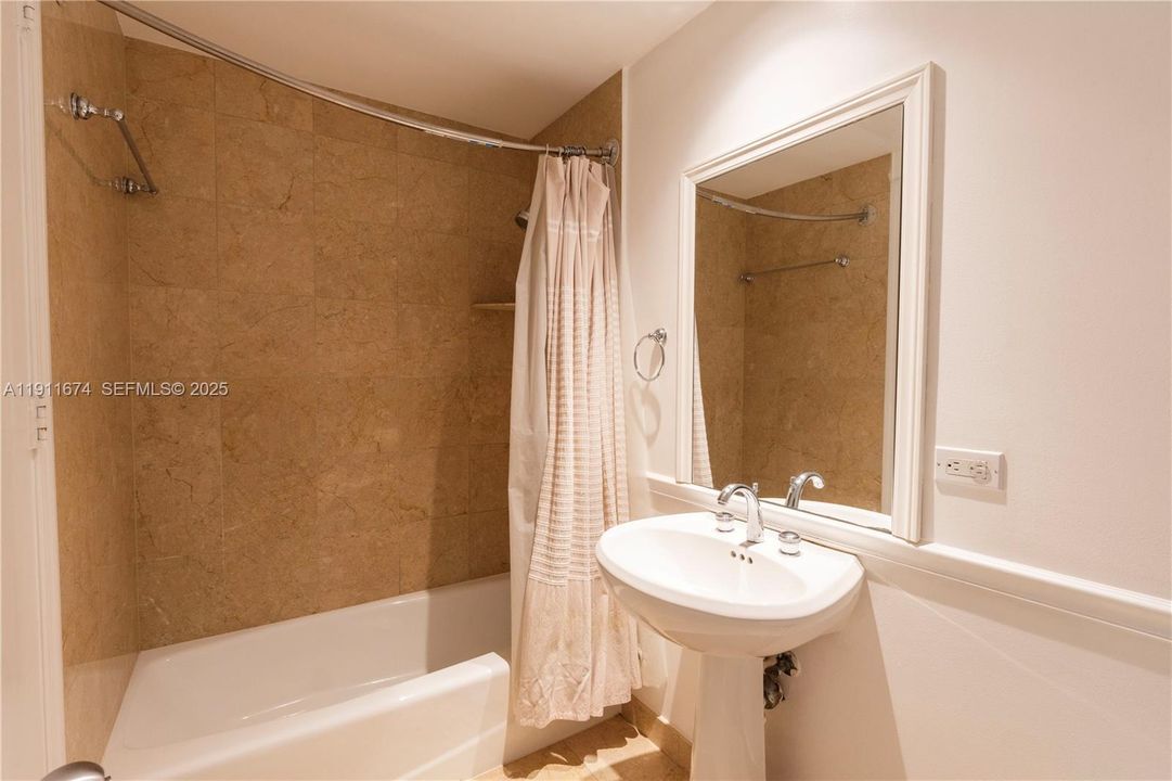 Recently Rented: $6,650 (2 beds, 2 baths, 1919 Square Feet)