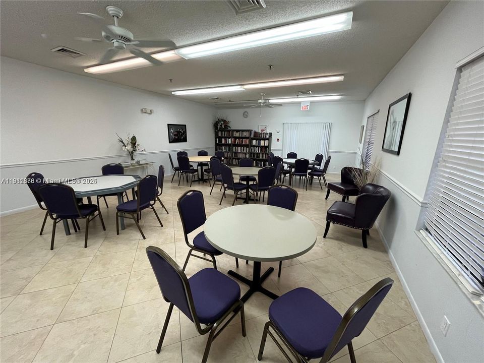 For Rent: $1,900 (2 beds, 2 baths, 825 Square Feet)