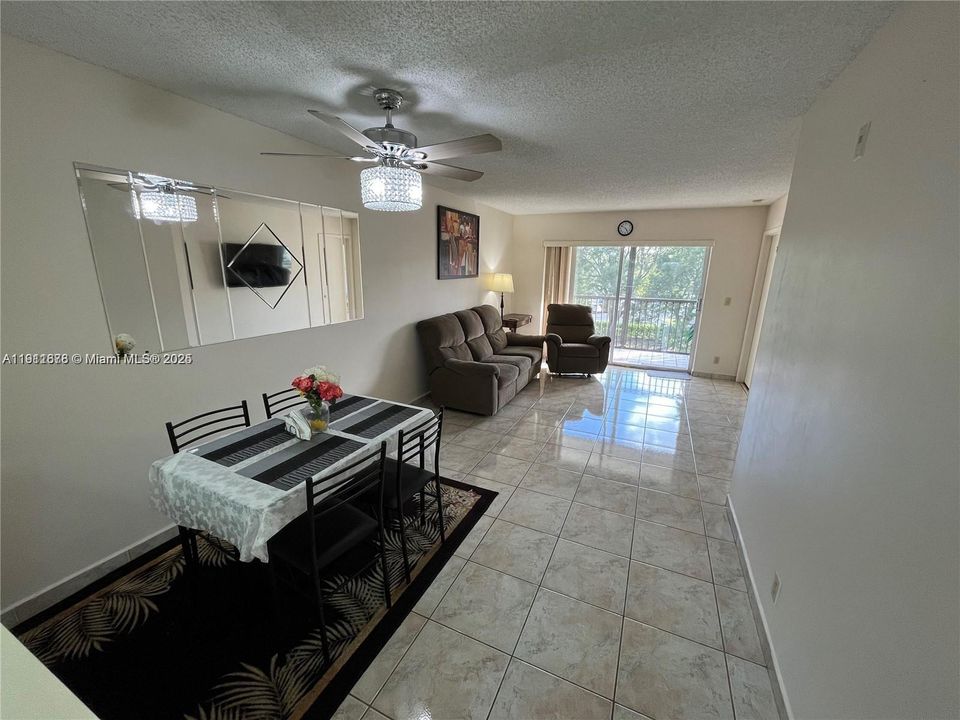 For Rent: $1,900 (2 beds, 2 baths, 825 Square Feet)