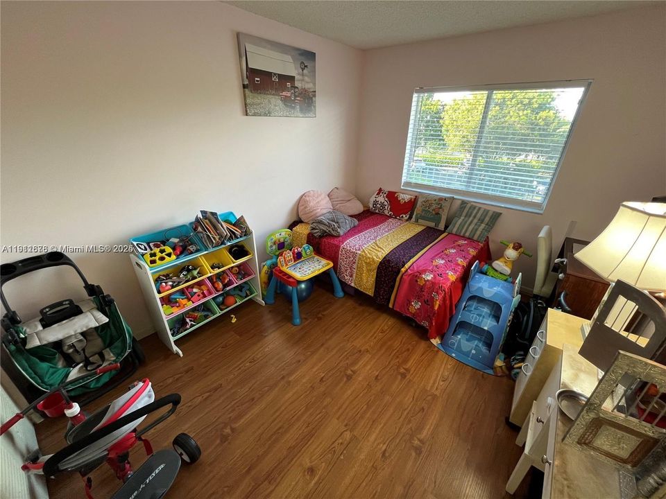 For Rent: $1,900 (2 beds, 2 baths, 825 Square Feet)