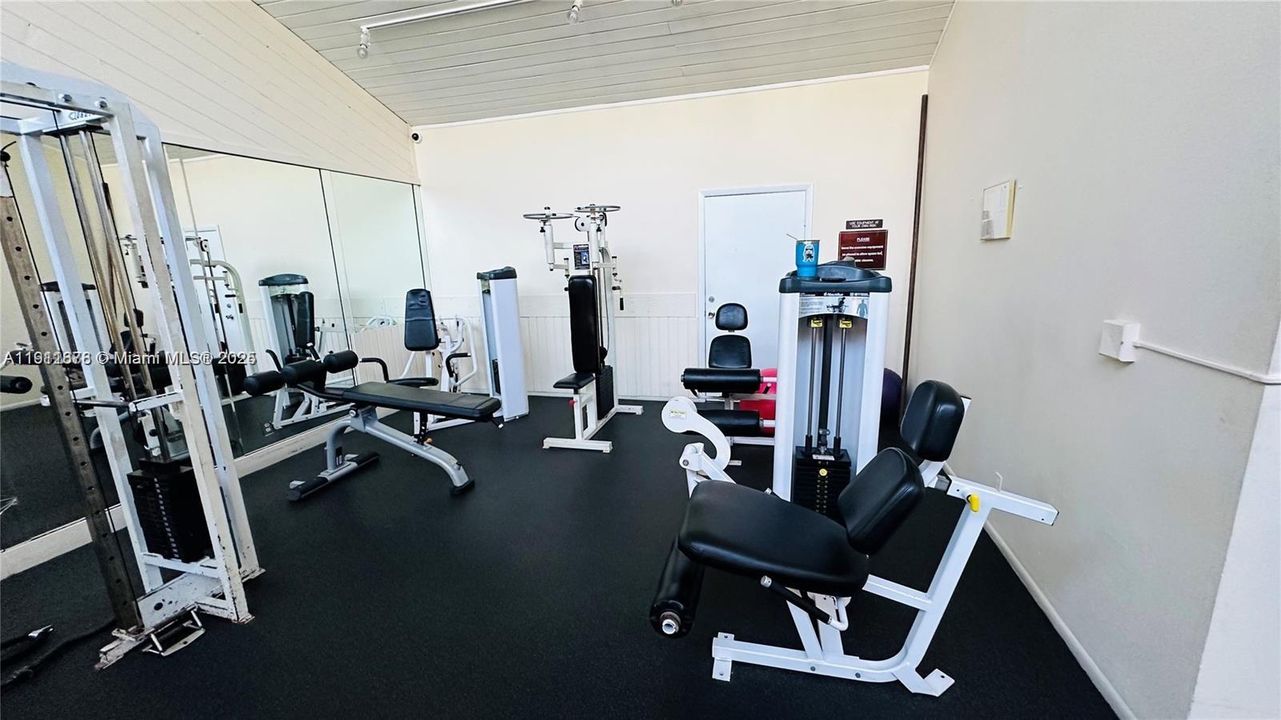 For Rent: $1,900 (2 beds, 2 baths, 825 Square Feet)