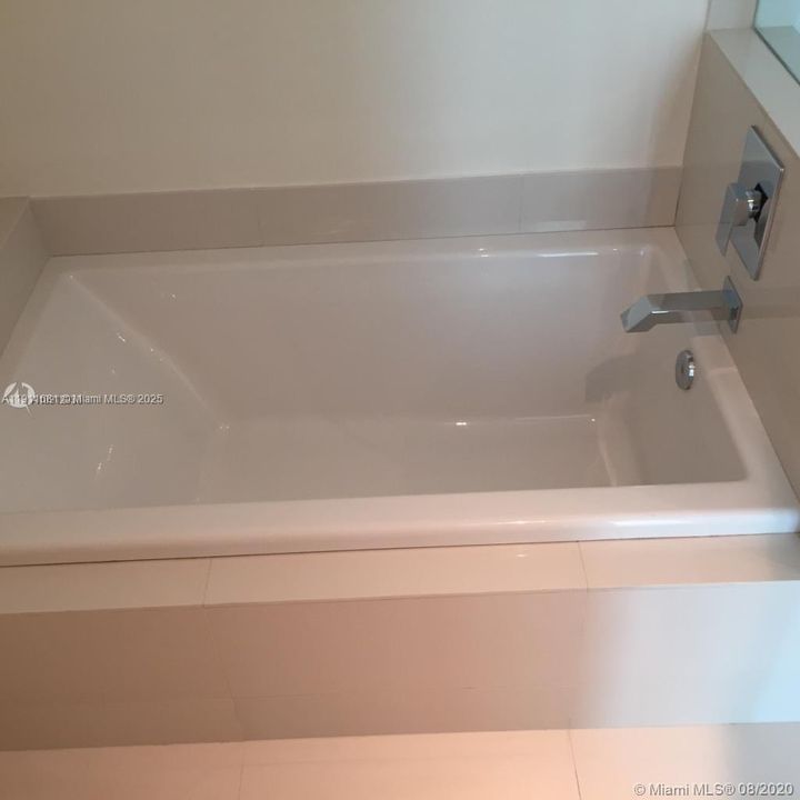 For Sale: $810,000 (2 beds, 2 baths, 1195 Square Feet)