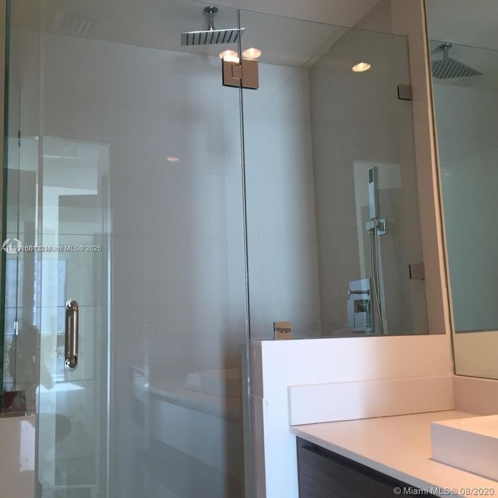 For Sale: $810,000 (2 beds, 2 baths, 1195 Square Feet)