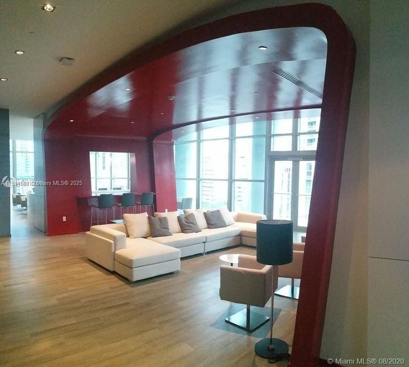 For Sale: $810,000 (2 beds, 2 baths, 1195 Square Feet)