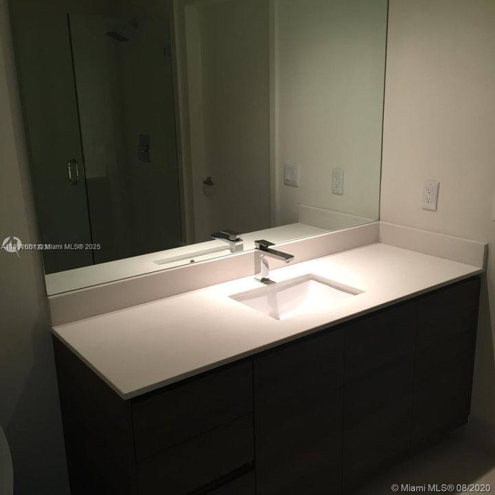 For Sale: $810,000 (2 beds, 2 baths, 1195 Square Feet)