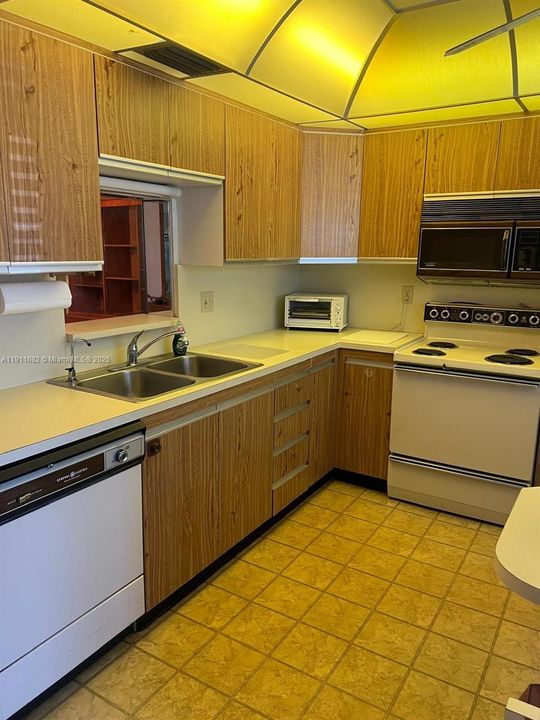 For Sale: $122,000 (2 beds, 2 baths, 1156 Square Feet)