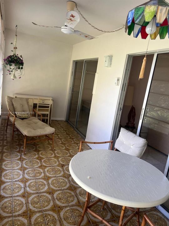 For Sale: $122,000 (2 beds, 2 baths, 1156 Square Feet)