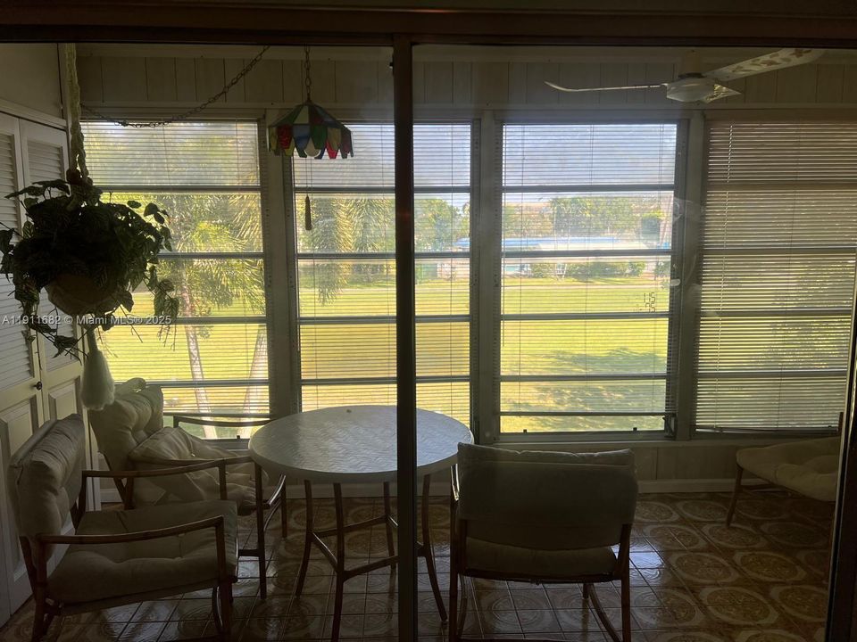 For Sale: $122,000 (2 beds, 2 baths, 1156 Square Feet)