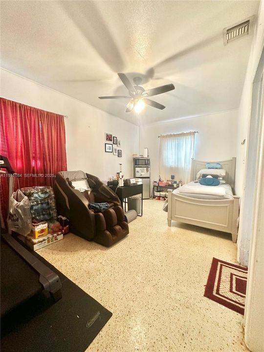 待售: $721,000 (0 贝兹, 0 浴室, 1645 平方英尺)