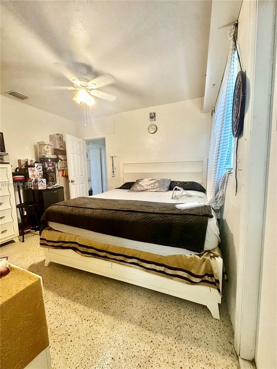 待售: $721,000 (0 贝兹, 0 浴室, 1645 平方英尺)