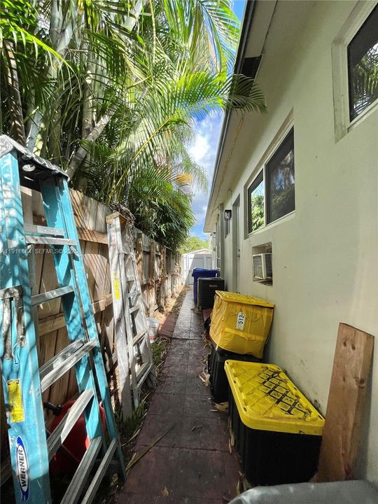 待售: $721,000 (0 贝兹, 0 浴室, 1645 平方英尺)