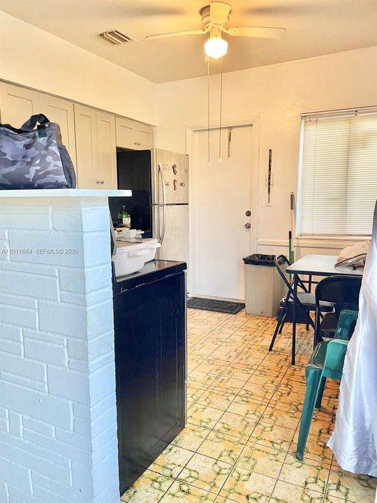 待售: $721,000 (0 贝兹, 0 浴室, 1645 平方英尺)