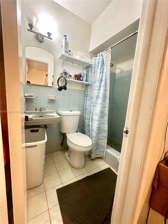 待售: $721,000 (0 贝兹, 0 浴室, 1645 平方英尺)