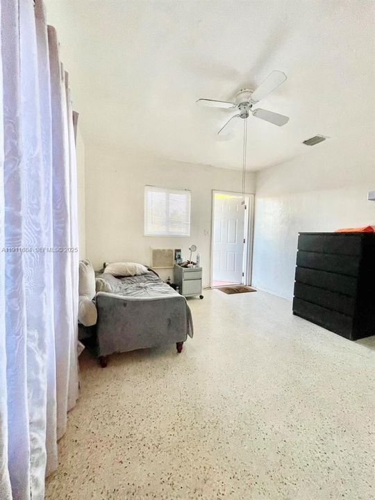 待售: $721,000 (0 贝兹, 0 浴室, 1645 平方英尺)