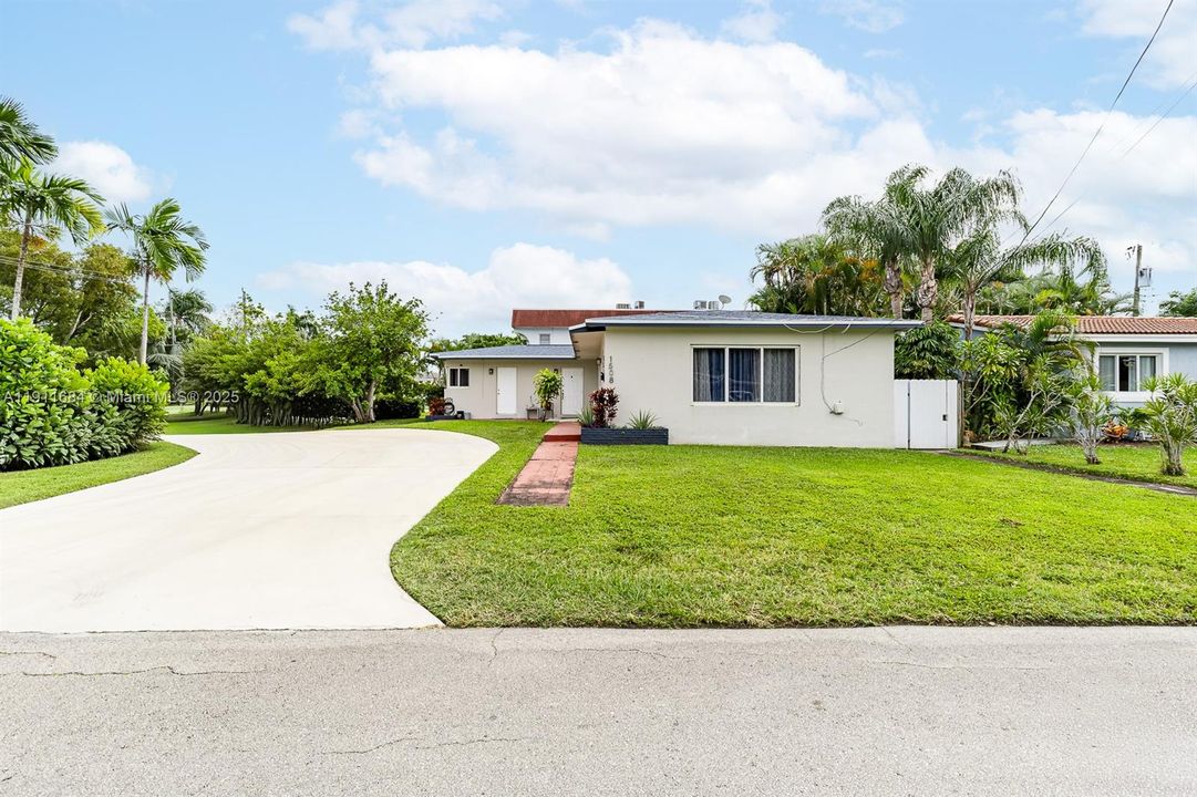 待售: $745,000 (0 贝兹, 0 浴室, 1645 平方英尺)