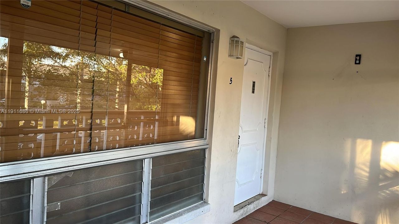 Active With Contract: $155,000 (2 beds, 2 baths, 730 Square Feet)