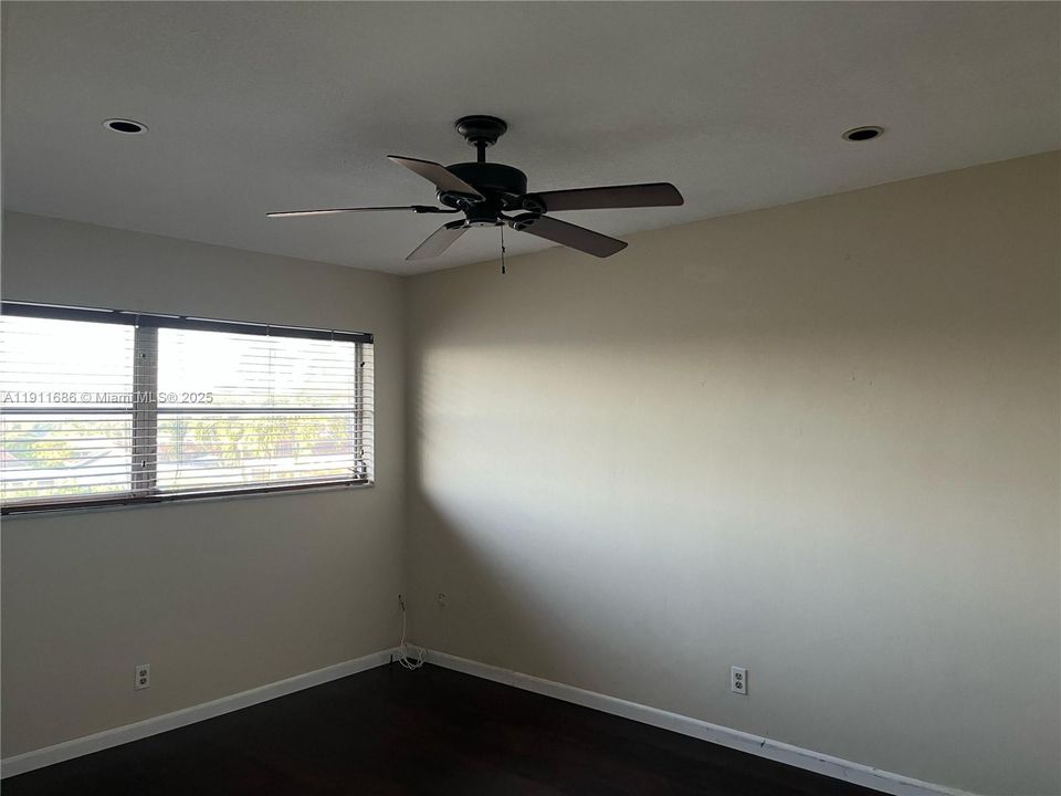 Active With Contract: $155,000 (2 beds, 2 baths, 730 Square Feet)