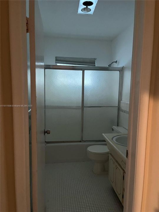 Active With Contract: $155,000 (2 beds, 2 baths, 730 Square Feet)