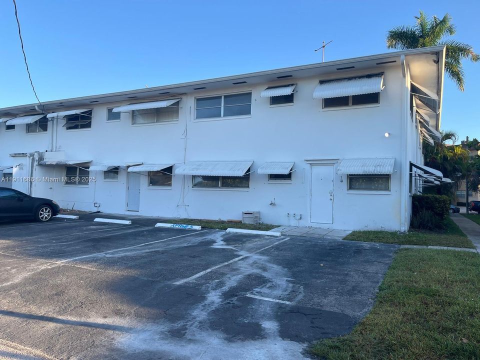 Active With Contract: $155,000 (2 beds, 2 baths, 730 Square Feet)