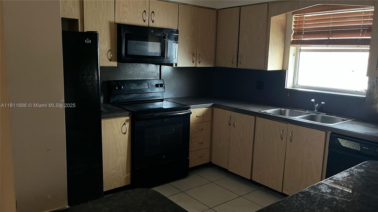 Active With Contract: $155,000 (2 beds, 2 baths, 730 Square Feet)