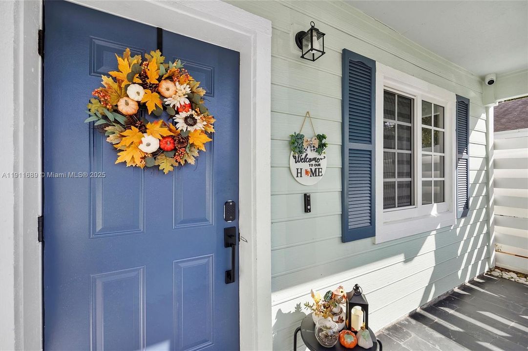 Active With Contract: $2,400 (2 beds, 1 baths, 738 Square Feet)