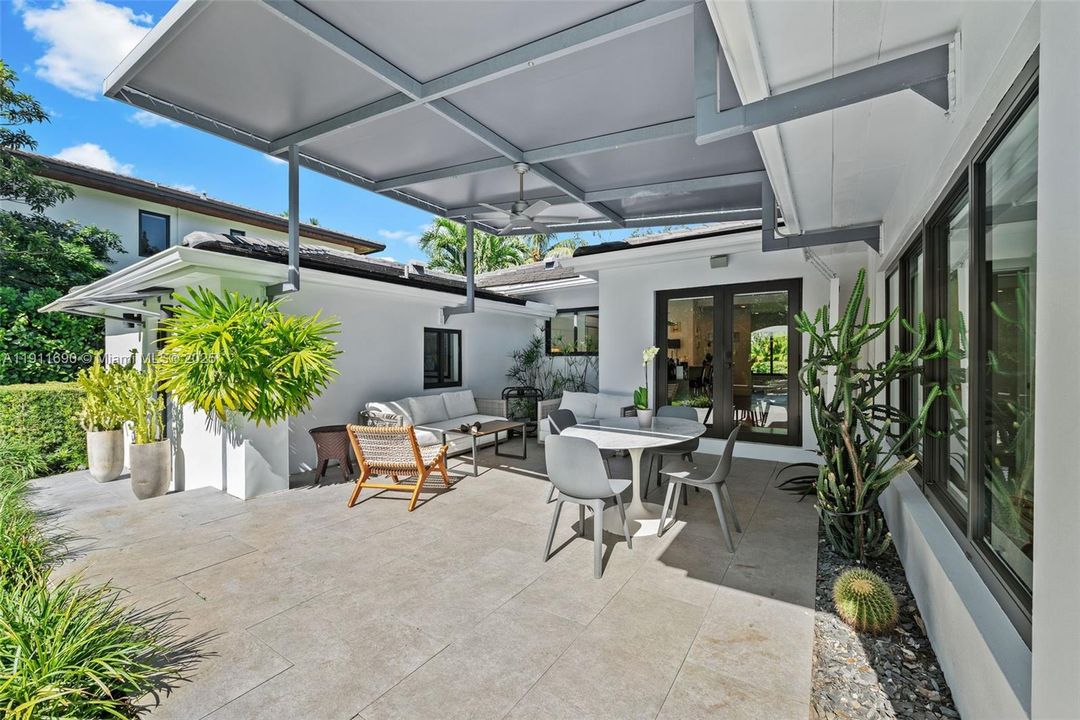 Active With Contract: $2,090,000 (3 beds, 3 baths, 1658 Square Feet)