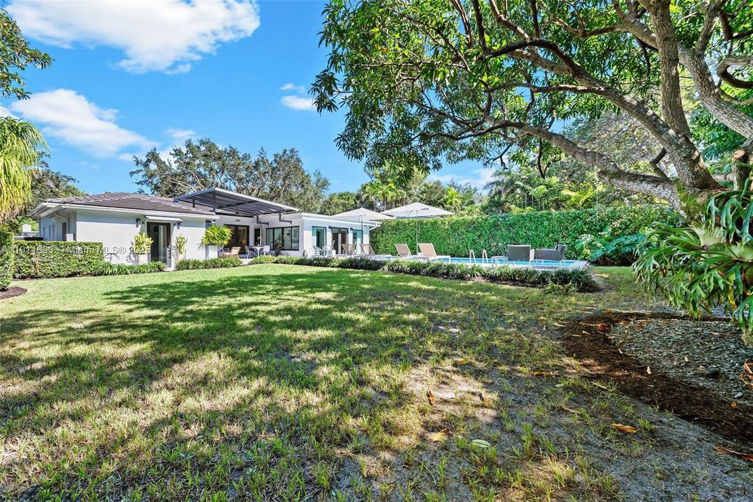 Active With Contract: $2,090,000 (3 beds, 3 baths, 1658 Square Feet)