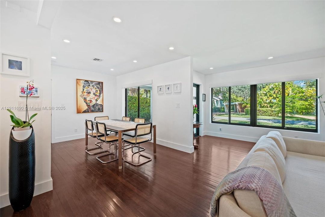 Active With Contract: $2,090,000 (3 beds, 3 baths, 1658 Square Feet)